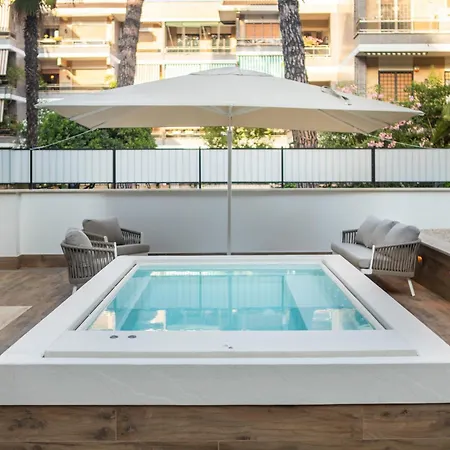Pool & Deluxe Апартаменты *