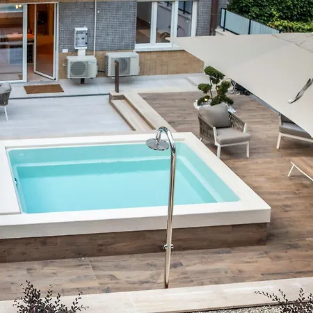 Pool & Deluxe Апартаменты