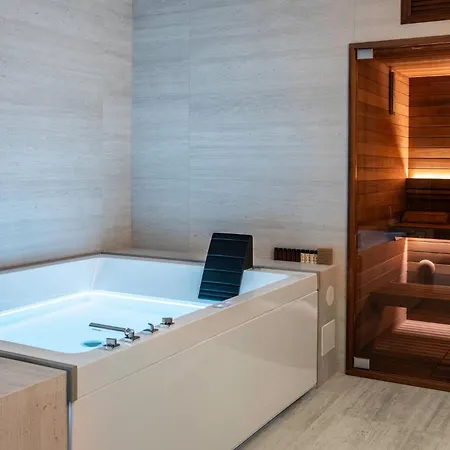 Pool & Vatican Luxury Apartment