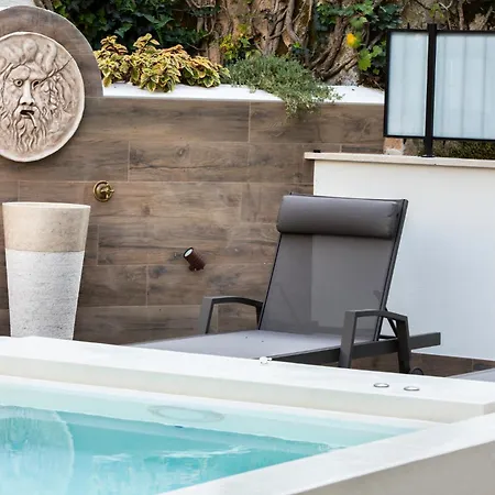 Pool & Vatican Luxury *
